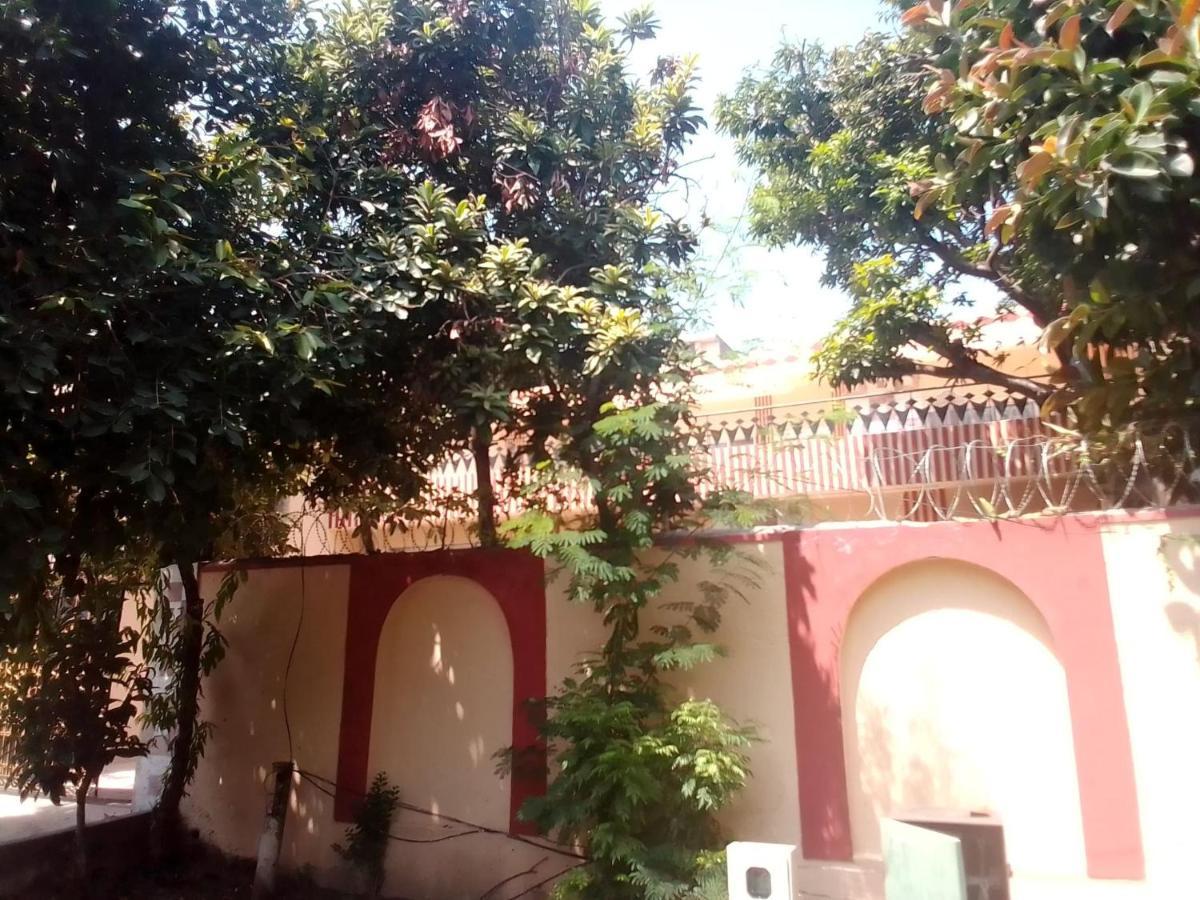 Newly Renovated Guesthouse อิสลามาบัด ภายนอก รูปภาพ